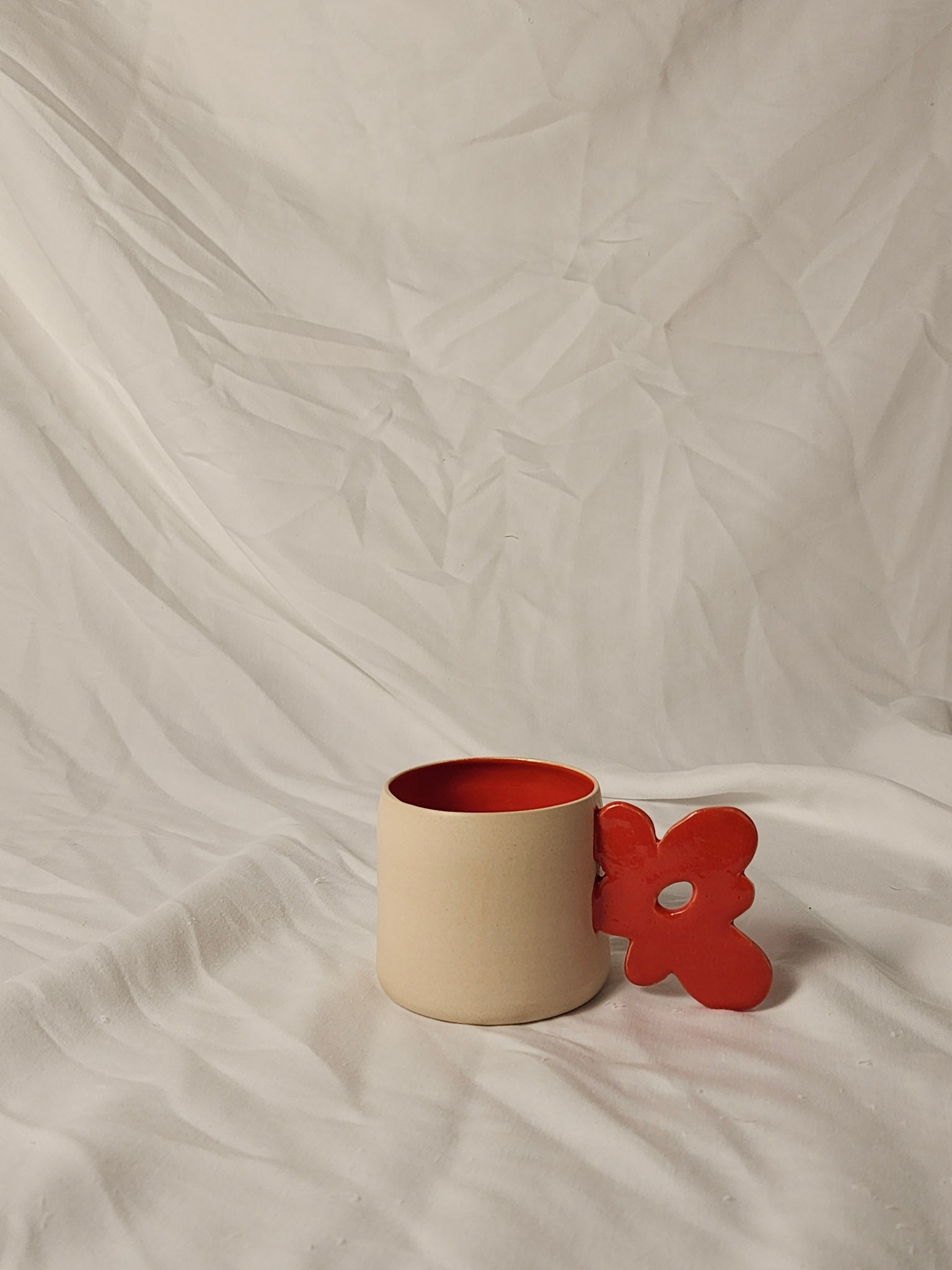 flower handle mug - red - Kaelceramic