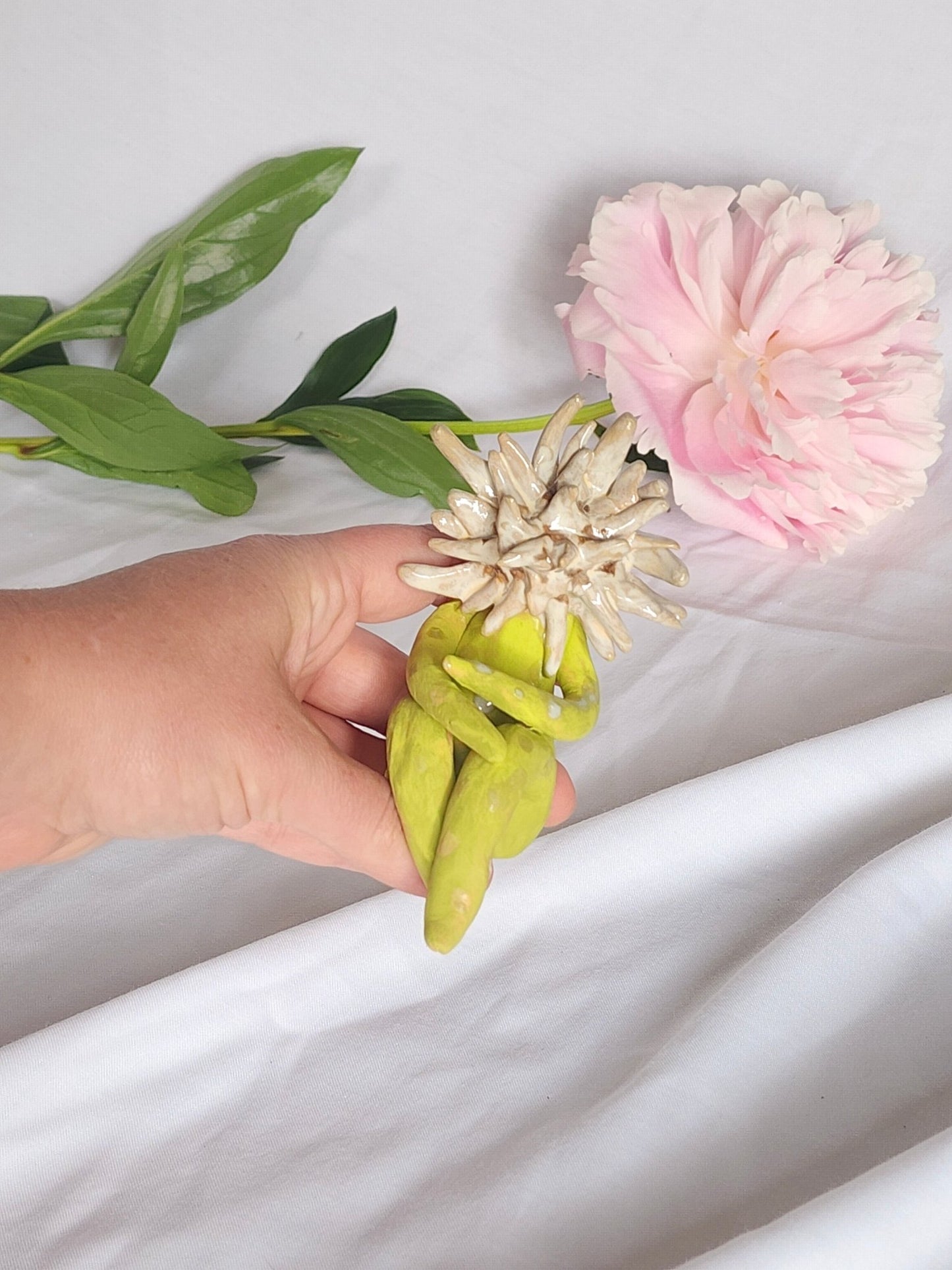white flower gal sculpture - Kaelceramic