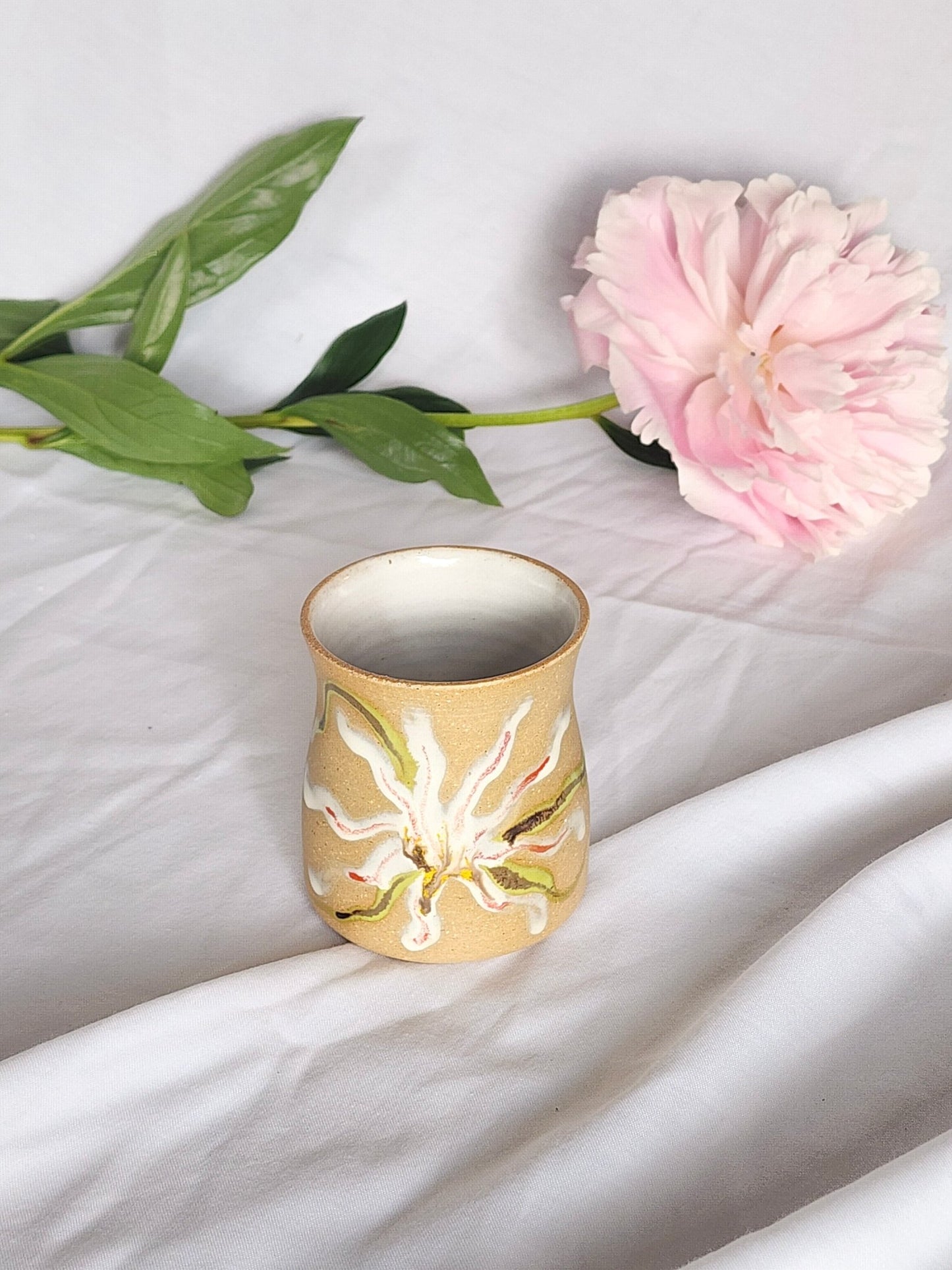 white flower sipper - Kaelceramic