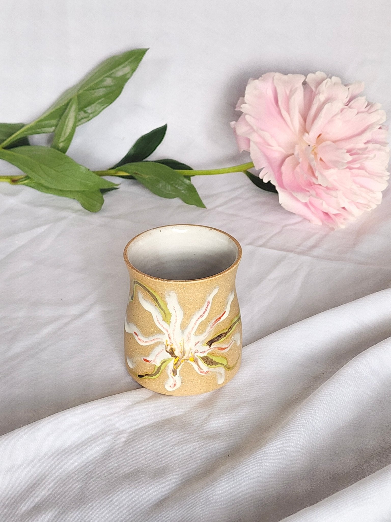 white flower sipper - Kaelceramic