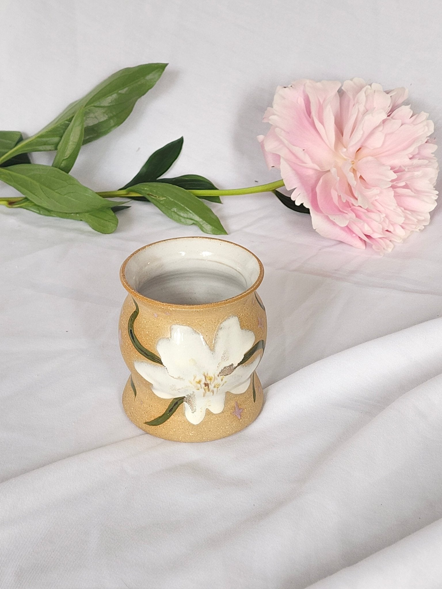 white flower sipper - Kaelceramic