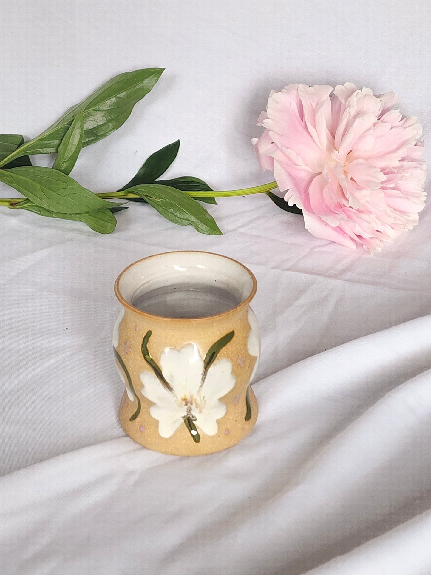 white flower sipper - Kaelceramic